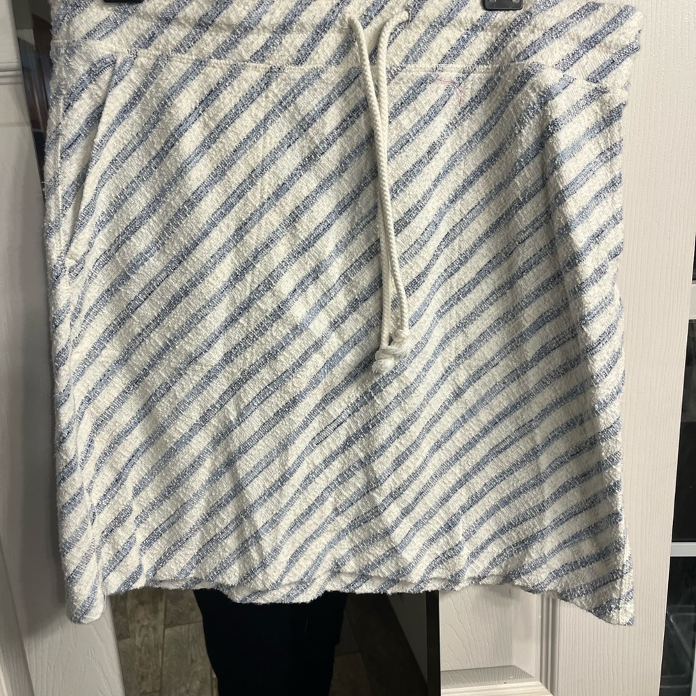 Women’s Lou and Grey skirt.